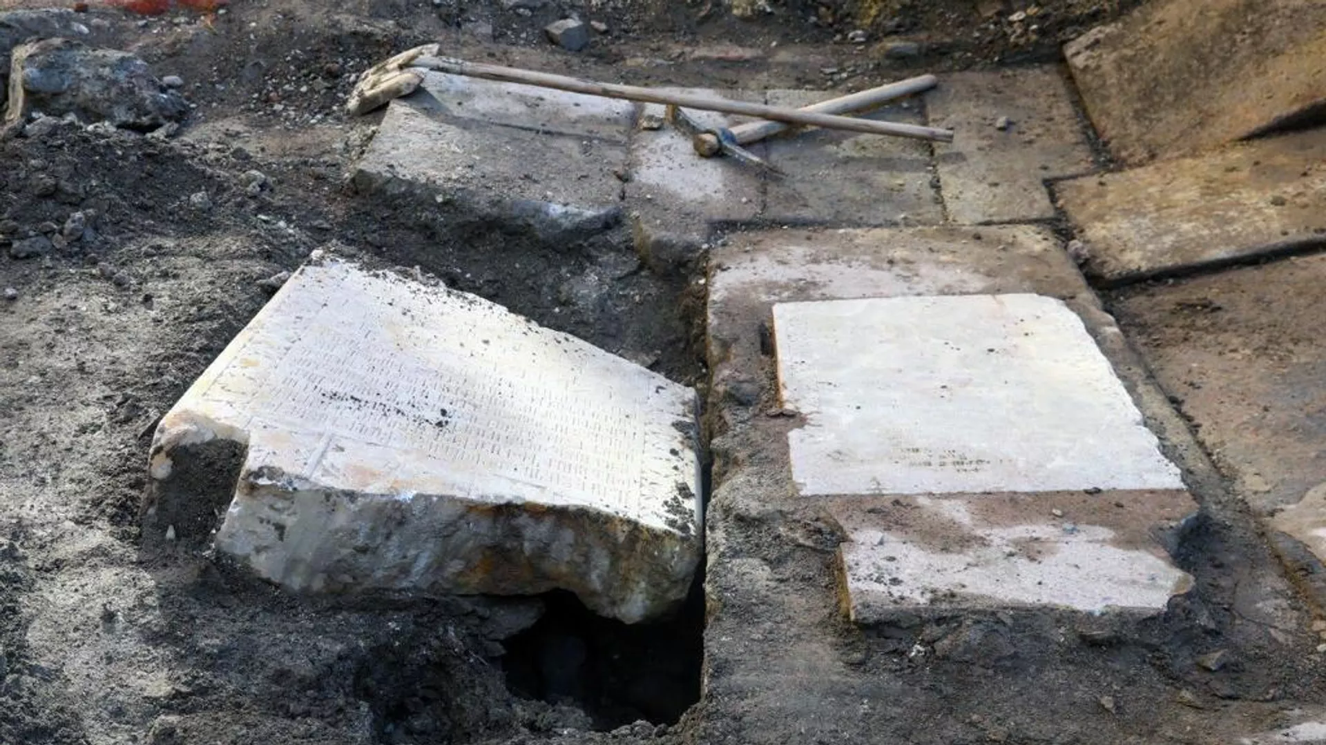 Հայկական գերեզմաններ են հայտնաբերել Վրաստանի մշակույթի նախարարության բակում
