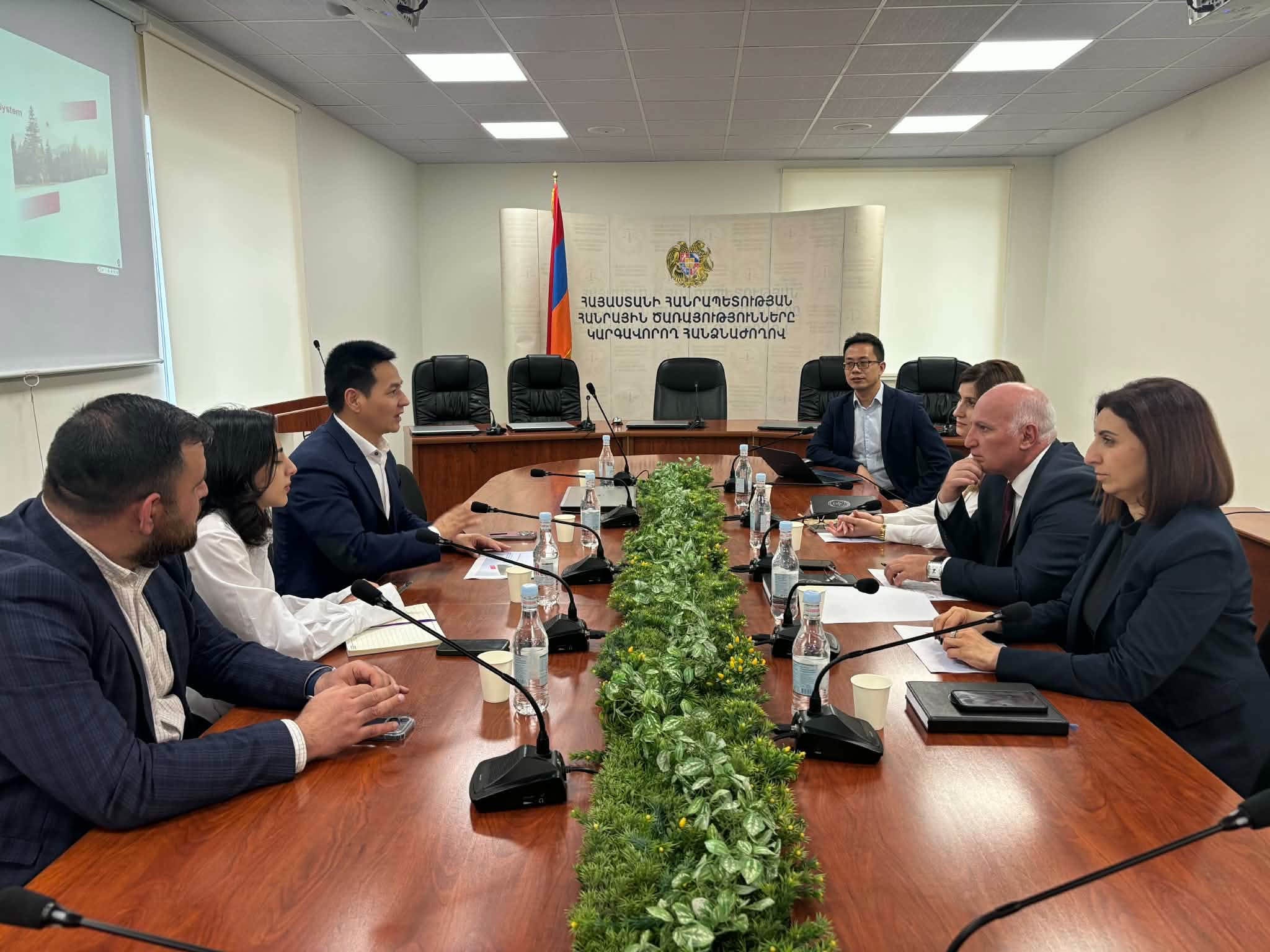 Huawei-ի ներկայացուցիչների հետ քննարկվել են էլեկտրաէներգիայի պահեստավորման գործունեության հեռանկարները