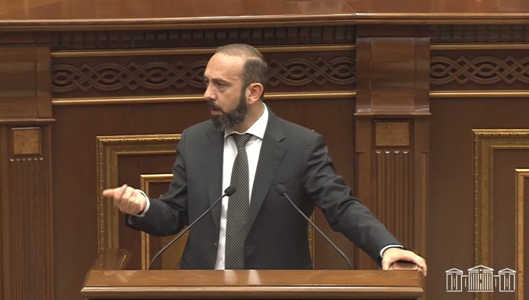 Երբ ասում ենք՝ եկեք ստորագրենք խաղաղության պայմանագիրը, իրենք ասում են՝ մինչև ձեր Սահմանադրությունը չփոխվի, չենք ստորագրի. Արարատ Միրզոյան
