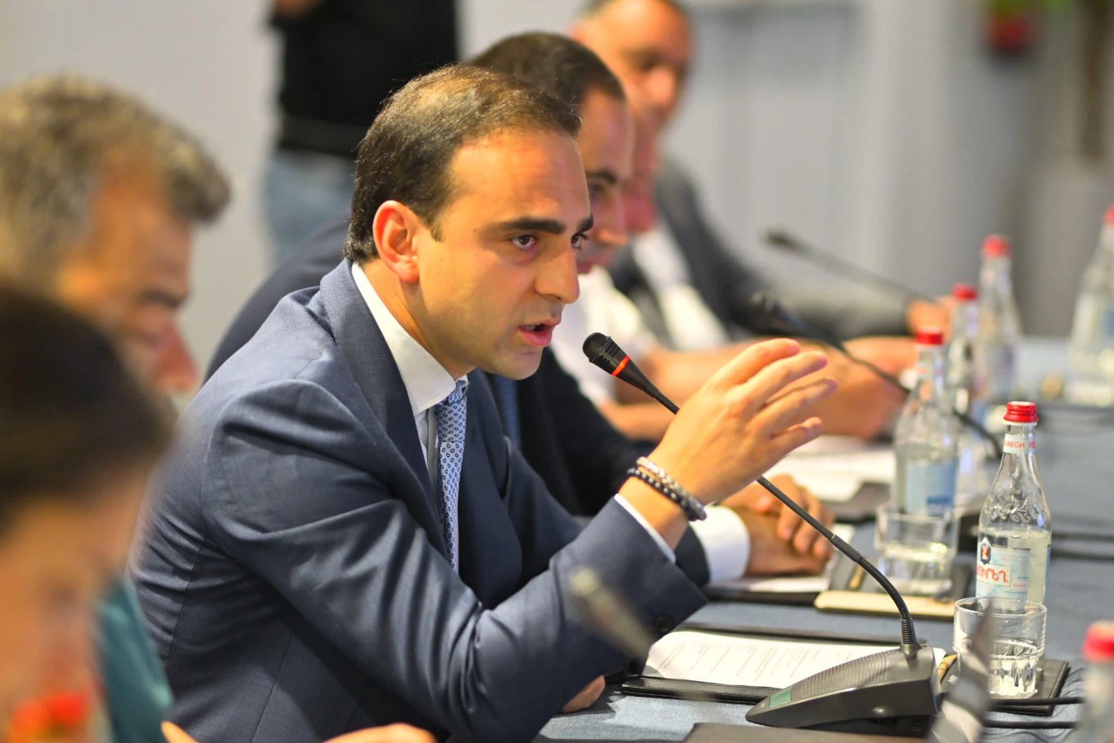 Ավինյանն ու թիմը նախընտրական «չիստկա» են սկսել. «Հրապարակ»