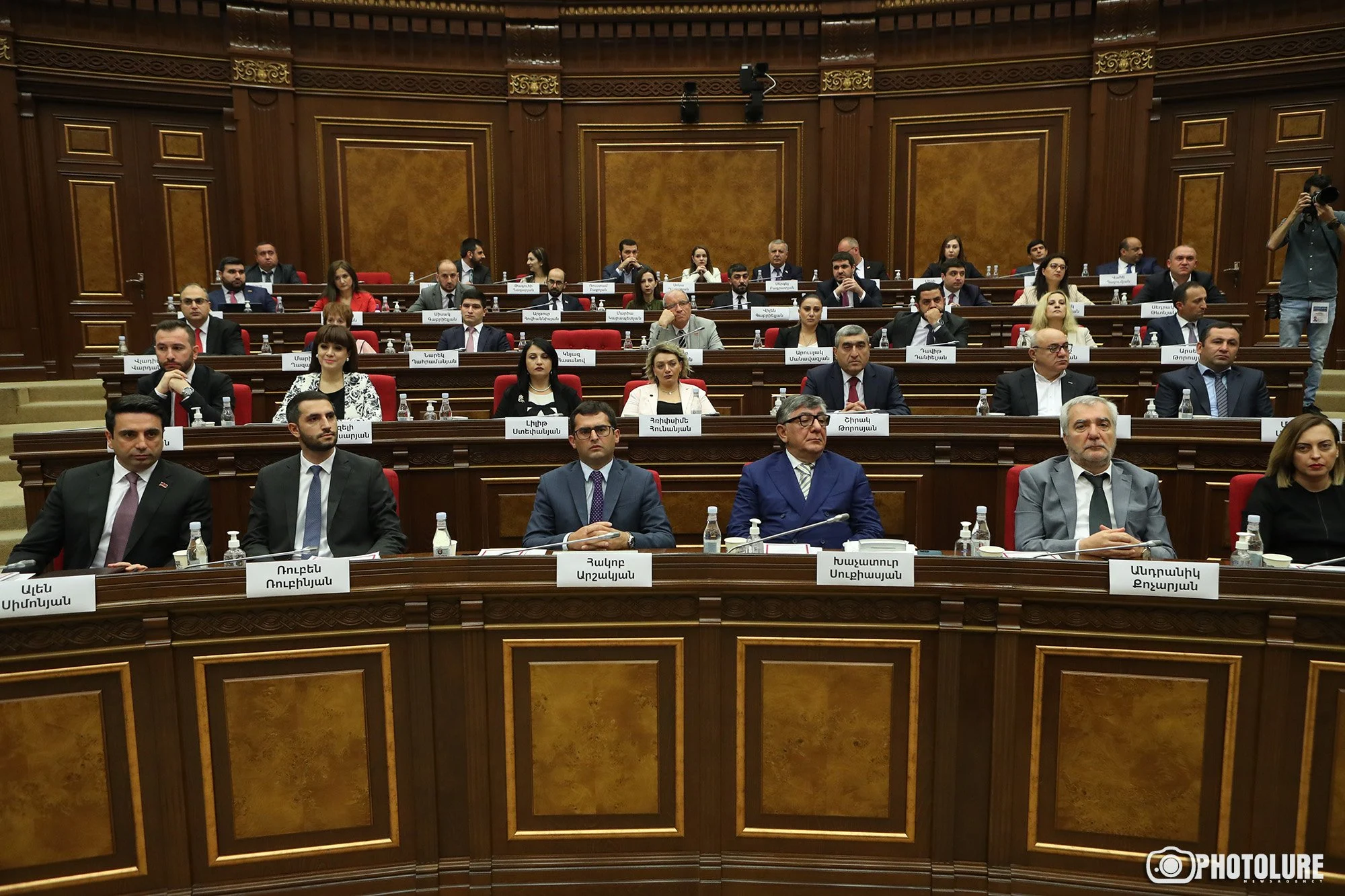 Ընդդիմադիր խմբակցության նախագիծը` ՔՊ-ի «տանը կռիվ է գցել». «Ժողովուրդ»