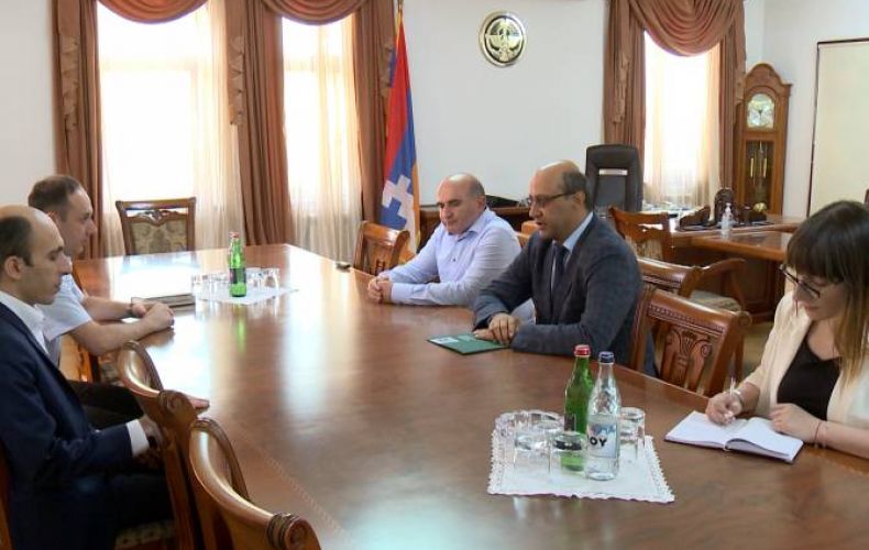 Հայաստանի բանկերի միության պատվիրակության անդամները Արտակ Բեգլարյանի հետ քննարկել են համագործակցության հնարավոր ուղղությունները