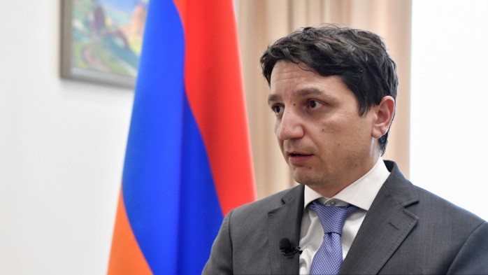 «Ի՞նչ եք առաջարկում, մարդիկ հին մեքենաներո՞վ երթեւեկեն». Նախարարը՝ ծառայողական մեքենաներ գնելու մասին