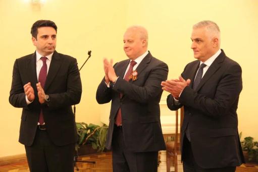 Ընդունելություն Երևանում ՌԴ դեսպանատանը. մասնակցել են փոխվարչապետը, ԱԺ նախագահը, 102-րդ ռազմաբազայի հրամանատարությունը