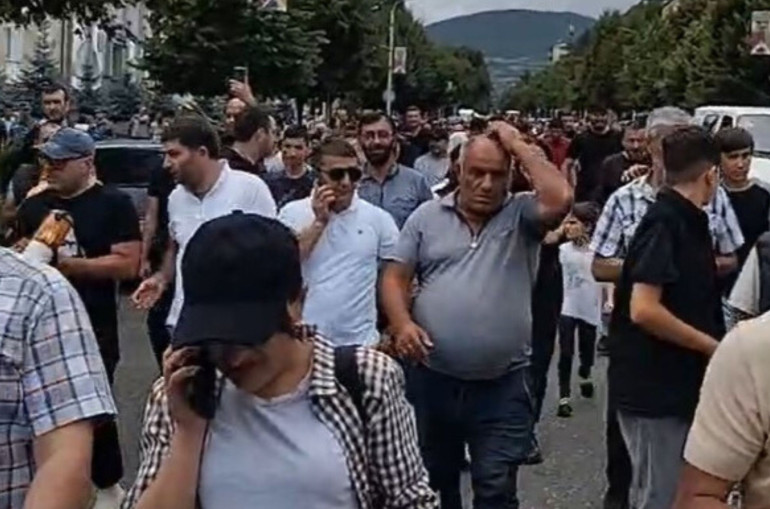 «Վաղը կարող է ուշ լինել». արցախցիները շրջափակման դեմ երթ են կազմակերպել (տեսանյութ)