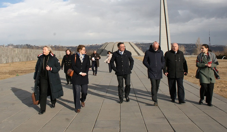 Ֆրանսիայի նախկին վարչապետ Էդուար Ֆիլիպն այցելել է Հայոց ցեղասպանության հուշահամալիր