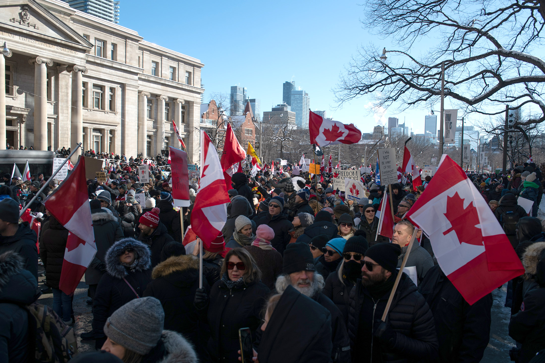 Կանադայում ամենագնացը մխրճվել է ցուցարարների ամբոխի մեջ