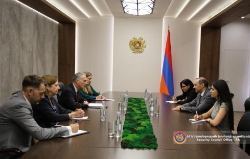 Армен Григорян и Луис Боно обсудили вопросы, касающиеся региональной безопасности