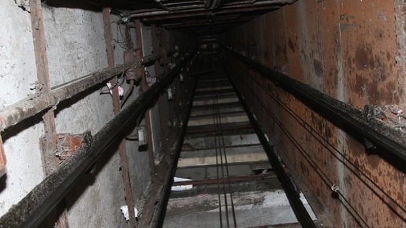 Շահումյանի սեփական տներից մեկի վերելակի հորանում 26-ամյա երիտասարդի դի է հայտնաբերվել