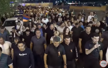 Արթուր Վանեցյանն իր աջակիցների հետ իրազեկման երթ է անցկացնում (ուղիղ)