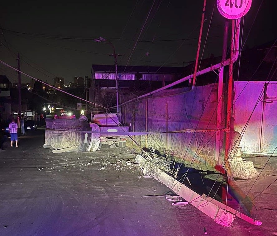 Երևանում «Mercedes Sprinter»-ը բախվել է սյանը և կողաշրջվել