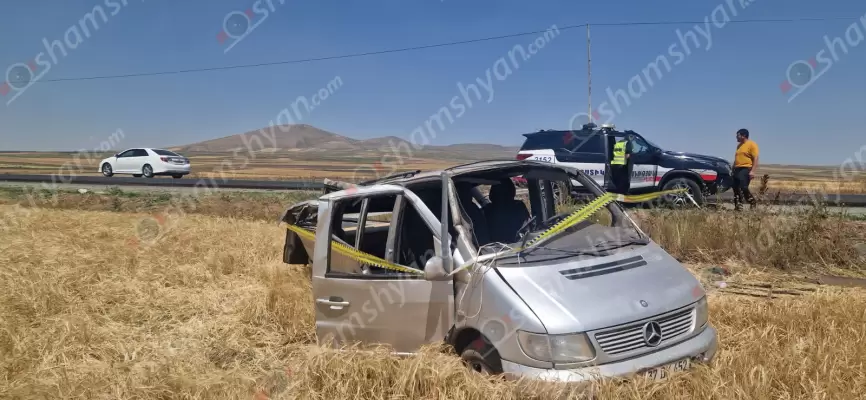 Վարորդը «Mercedes»-ով Ալագյազ-Արթիկ ճանապարհին բախվել է հողաթմբերին և կողաշրջվել. 4 վիրավորներից մեկն անչափահաս է