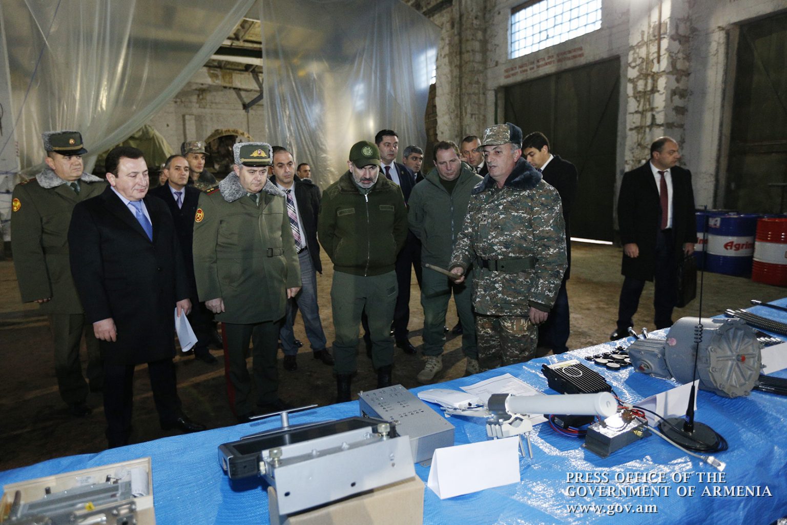Пашиняну представлены новые зенитно-ракетные комплексы Оса-АК 
