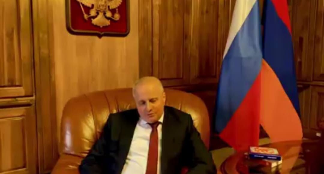 ՀՀ-ում Ռուսաստանի դեսպանը կարդում է Ավետիք Իսահակյանի բանաստեղծությունը (տեսանյութ)