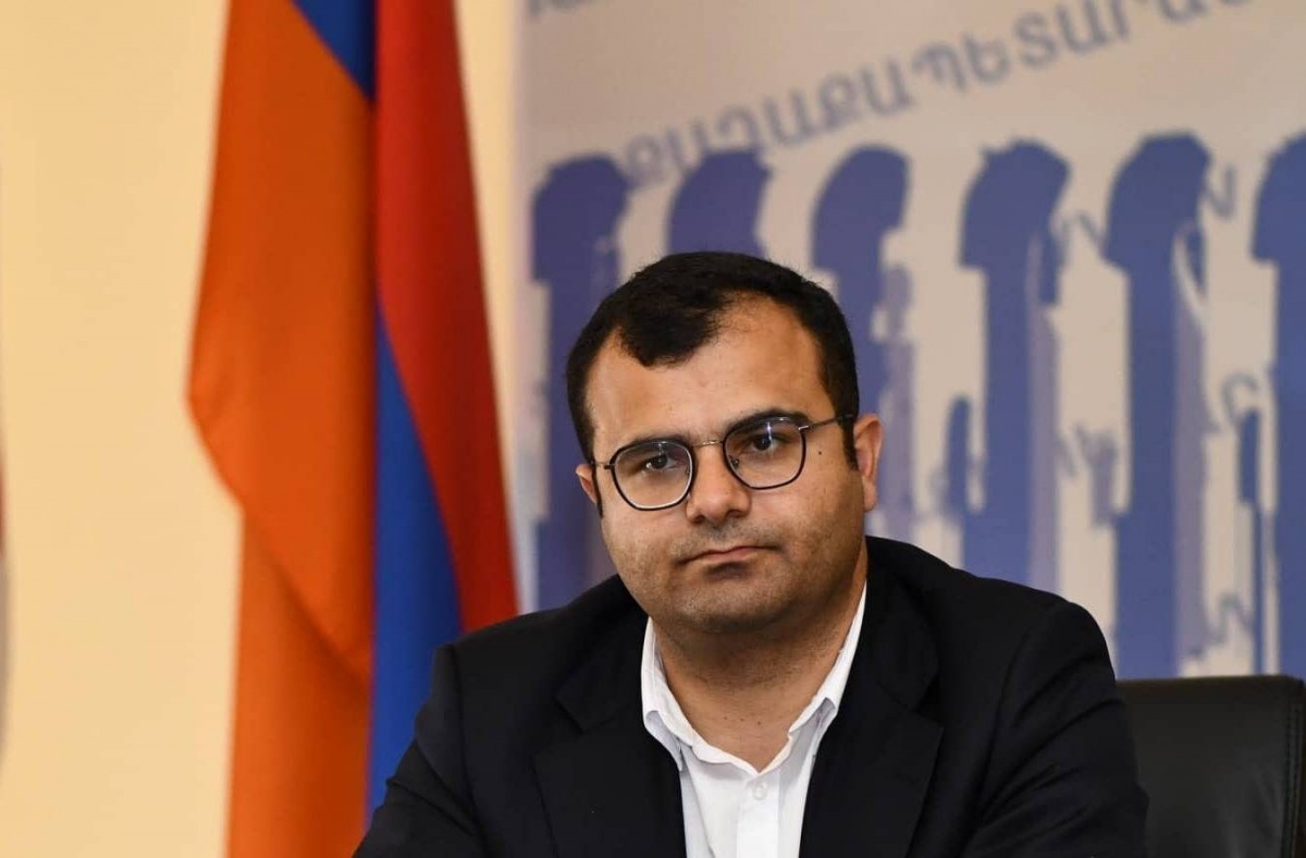 «Ավանգարդ մոթորս»-ը երկու Mercedes Sprinter է նվիրում Երեւան քաղաքին. Կարապետյան