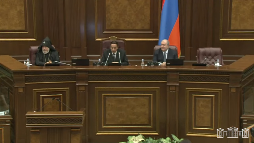 Մեկնարկել է  8-րդ գումարման խորհրդարանի անդրանիկ նիստը․ Ուղիղ