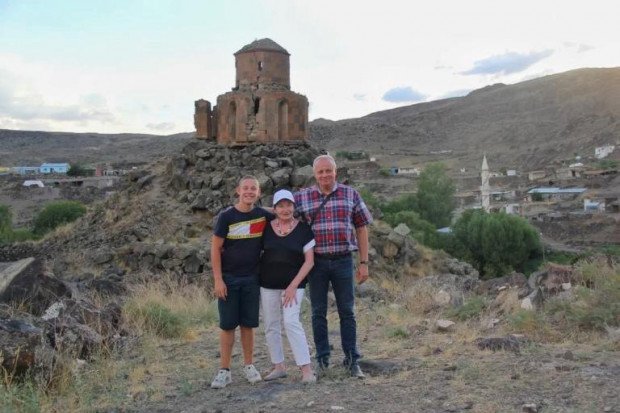 Посол России в Армении С.П.Копыркин вместе с семьей продолжают знакомиться с достопримечательностями Республики