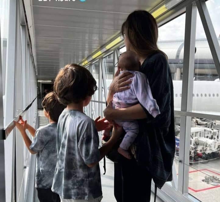 «Գնացինք տուն, փոքրիկս». Սիրուշոն իր երեք երեխայի հետ վերադառնում է Հայաստան