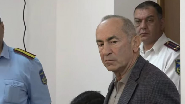 Առաջարկում եմ սահմանեք՝ ինչ կարգի դեմքի արտահայտություն պետք է ունենանք, և ինչ շարժումներ մենք պետք է չանենք սանկցիաներից խուսապելու համար․ Քոչարյան