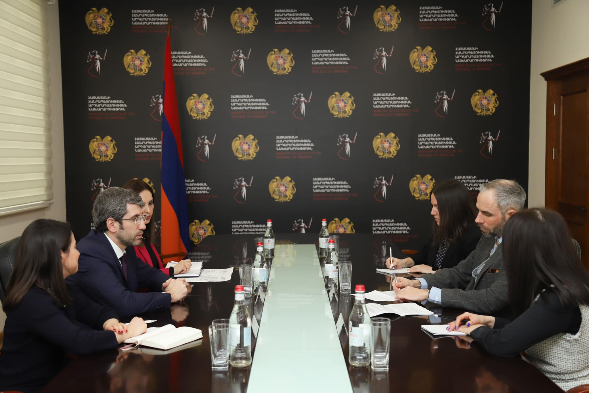 Գրիգոր Մինասյանը Չեխիայի դեսպանի հետ քննարկել է դատական եւ իրավական բարեփոխումների ընթացքը
