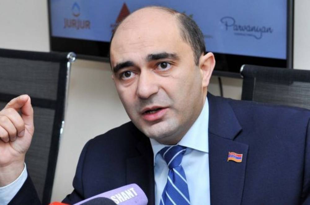 Глава фракции «Просвещенная Армения» обратился к руководству ЕАЭС с предложением открыть границы внутри организации, при этом сохраняя строгий карантийный контроль   
