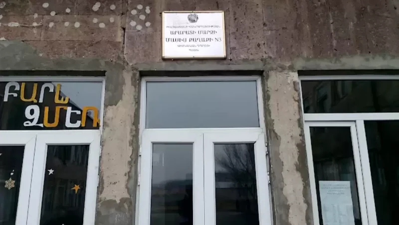 Մասիսի դպրոցի հետնամասում 3 անչափահասներ ձեռքերով և ոտքերով հարվածներ են հասցրել 13-ամյա տղային