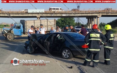 Խոշոր ավտովթար Արարատի մարզում. բախվել են Mercedes-ն ու ГАЗ 53-ը. կա 6 վիրավոր, այդ թվում՝ երեխաներ