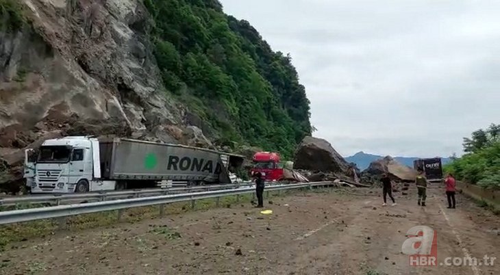 Թուրքիայում ժայռը փլուզվել է, ժայռաբեկորների տակ բեռնատարներ են մնացել