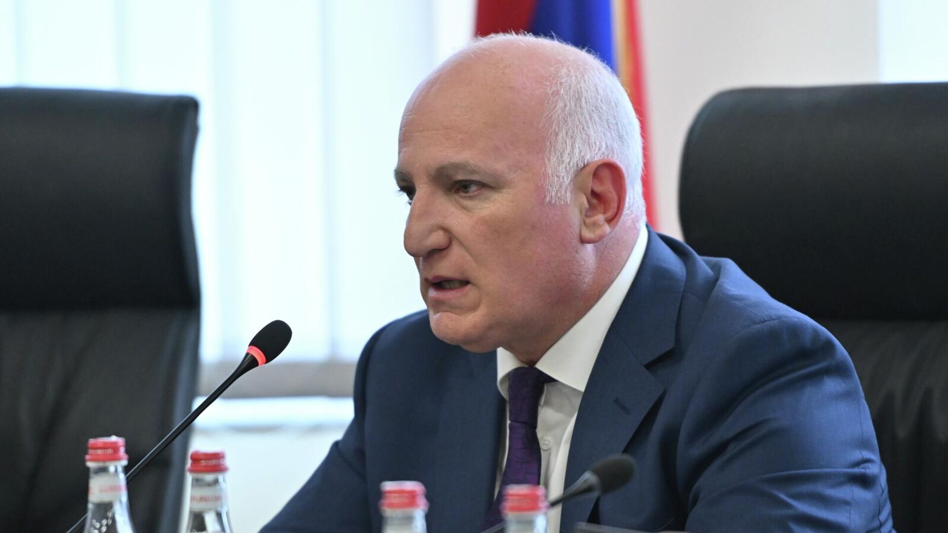 Պրիմիտիվ արտահայտություններ են անում, որ «Տաշիր»-ը կամ ՀԷՑ-ը խոստացել էր, թե մինչև 2031-ը չի բարձրացնի սակագինը. սա կեղծ հարցապնդում է. Մեսրոպյան
