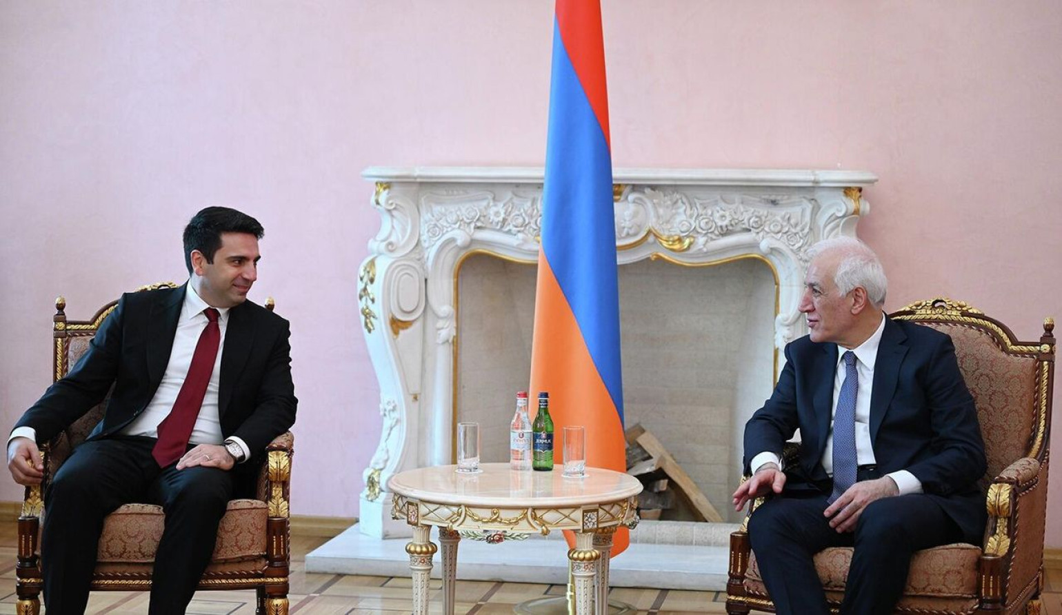 Մամուլից եմ իմացել. դա անհեթեթություն է. ՀՀ-ն ունի նախագահ, որին շատ սիրում, շատ հարգում եմ. Ալեն Սիմոնյանը՝ ՀՀ նախագահի պաշտոնին հավակնելու մասին