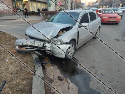Ավտովթար Երևանում. բախվել են Mercedes-ն ու Opel-ը. կա 4 վիրավոր, բոլորը կանայք են