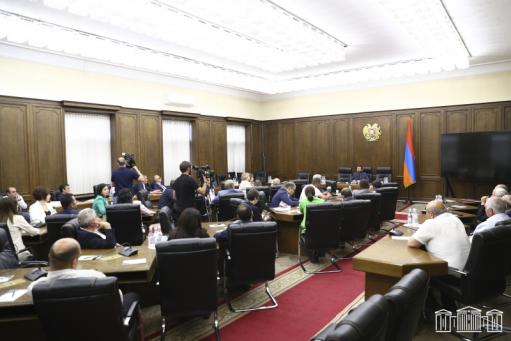 Նախորդ տարվա համեմատ կաթի արտադրությունը նվազել է 5,2 տոկոսով․ աշխատանքային քննարկում ԱԺ-ում