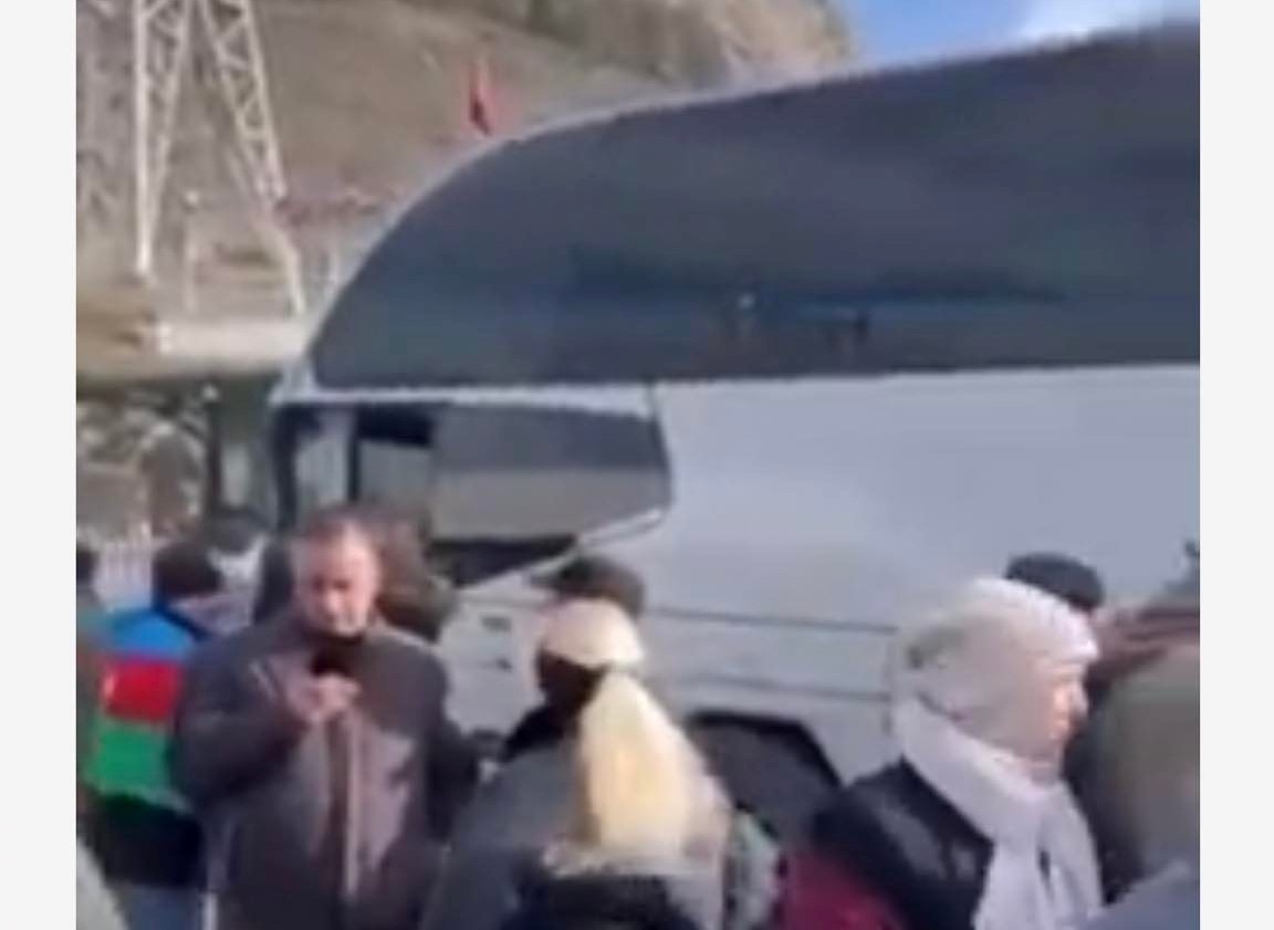 Ադրբեջանցիները 2 ավտոբուսով զինվորականների են բերել Լաչինի միջանցք