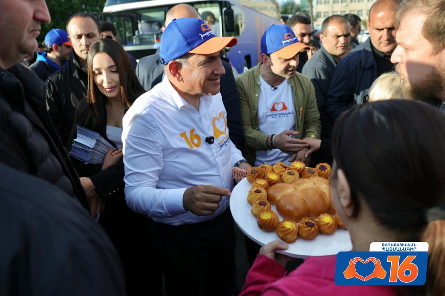 Փաշինյանի քարոզարշավի «հյուրասիրություններն» իրականում ՔՊ-ն է կազմակերպում. «Հրապարակ»
