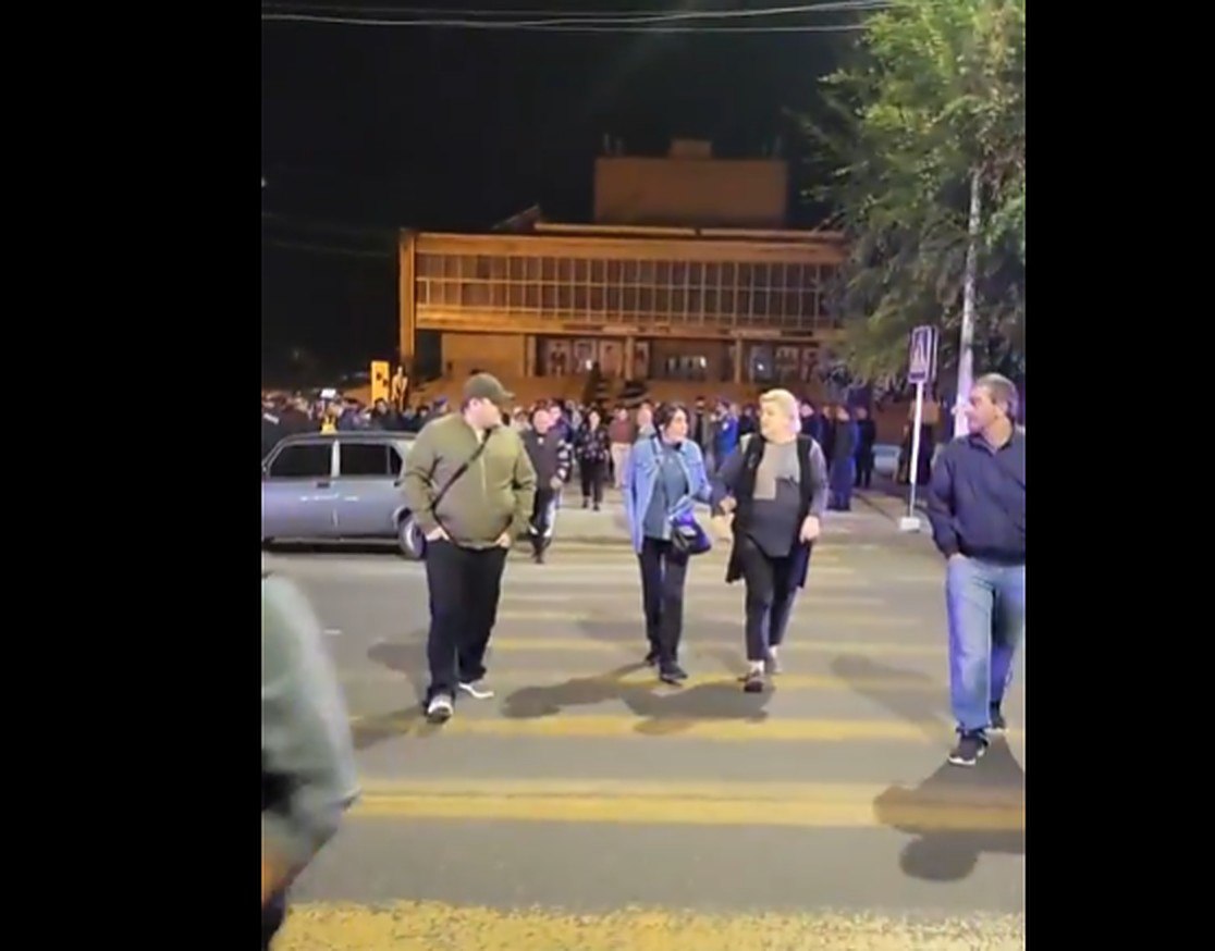 Գյումրիում նույնպես ինքնաբուխ հանրահավաք է, ցուցարարների մի մասը գալիս է Երևան