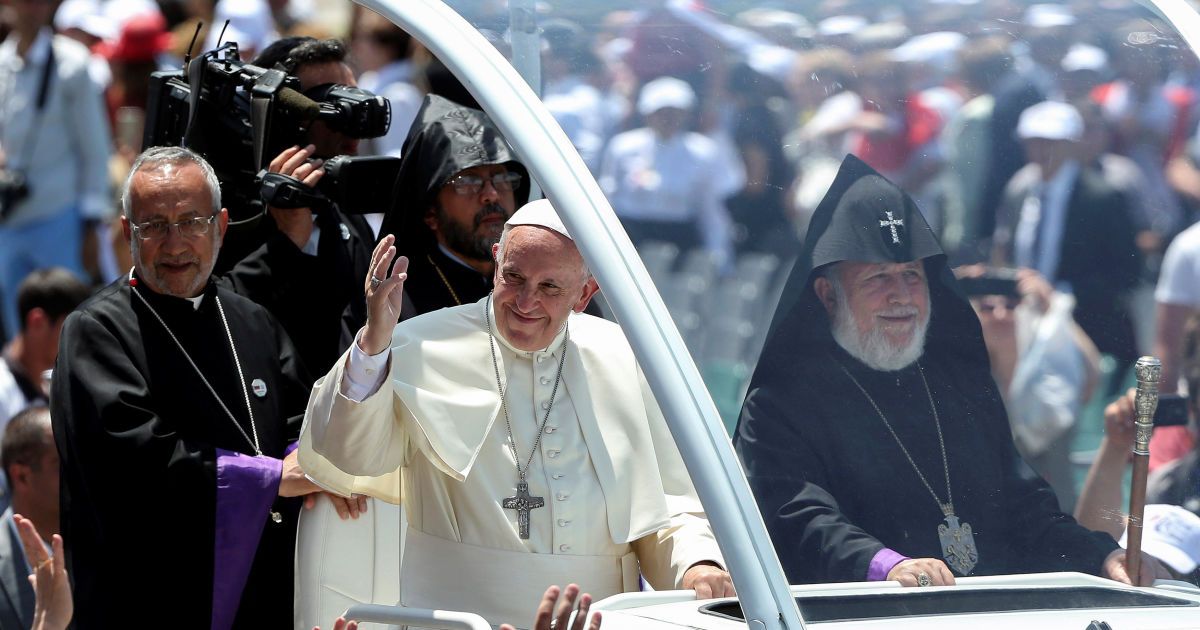 Папа Римский Франциск призвал к миру на Кавказе