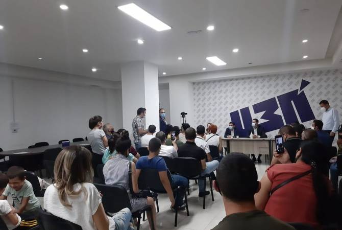 Մնալու տեղ չունեցողները թող ցուցակ ներկայացնեն ԱԺ. քաղաքացին՝ պատգամավորների հետ հանդիպումից հետո