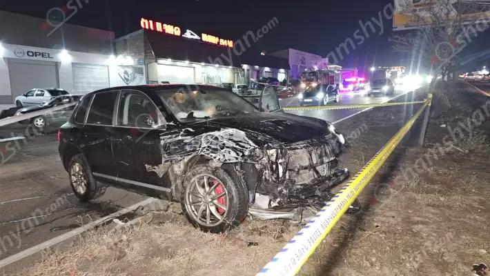 Երևանում «Porsche Cayenne»-ը բախվել է «BMW»-ին, «ԳԱԶ 3110»-ին, ապա վրաերթի ենթարկել յուղման կետի աշխատակցին. վերջինս մահացել է