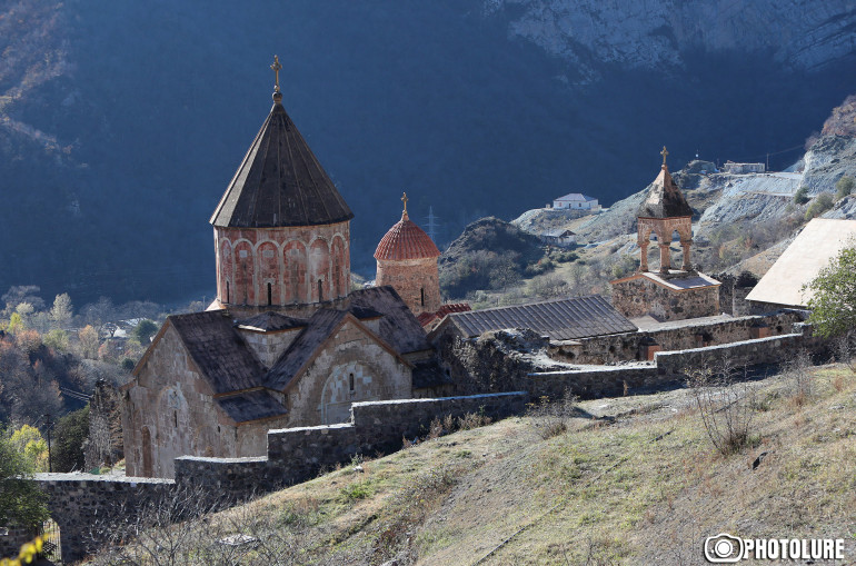 Ադրբեջանցիների արգելքից հետո Դադիվանքում նախատեսված ձեռնադրման արարողությունը կատարվել է Գանձասարում