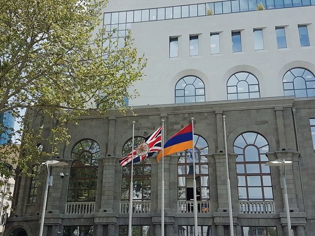 Посольство Великобритании в Армении призывает своих граждан не приближаться к армяно-азербайджанской