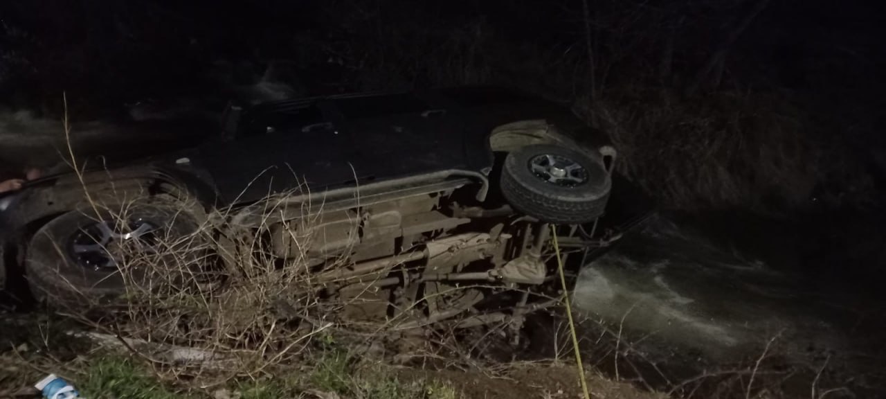 «UAZ» մակնիշի ավտոմեքենան դուրս է եկել ճանապարհի երթևեկելի հատվածից և հայտնվել գետում