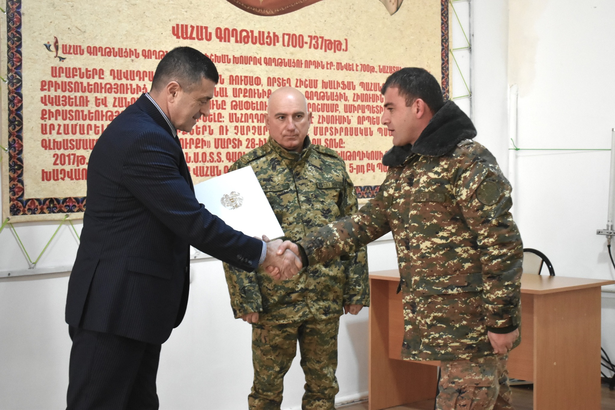 Վայոց ձորի մարզպետի կողմից հայրենիքի պաշտպանության ու անվտանգության գործում ցուցաբերած մեծ նվիրումի համար մի շարք զինվորականներ արժանացել են շնորհակալագրերի