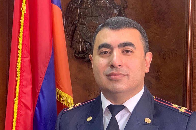 Փաշինյանի հետ սելֆի արած քննիչները բարձր պաշտոններ են ստանում. «Ժողովուրդ»