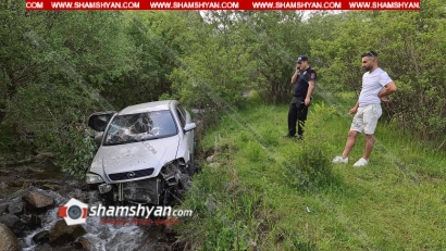 36-ամյա վարորդը, Opel Astra-ով Ստեփանավանի թունելից դուրս գալով, բախվել է երկաթե արգելապատնեշներին, ապա ծառերին և հայտնվել գետում. կա վիրավոր