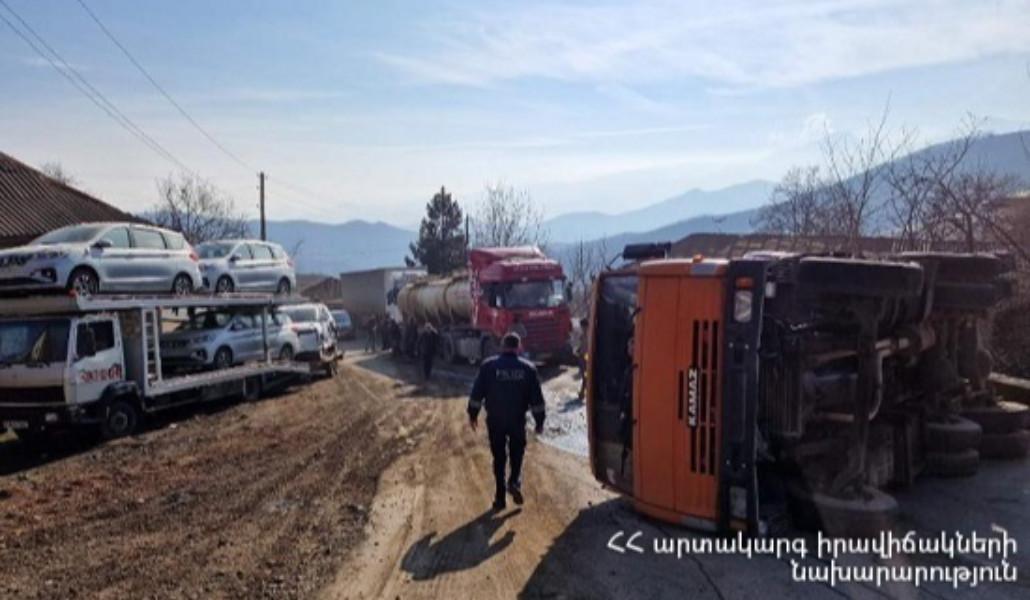 Աղվանի-Վերին Խոտանան ճանապարհին փրկարարներն արգելափակումից դուրս են բերել 3 բեռնատար ավտեմեքենա