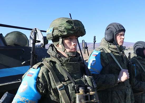 Российские миротворцы провели патрулирование вдоль линии разграничения сторон в Аскеранском районе Нагорного Карабаха