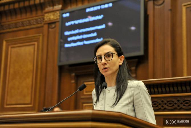 Գլխավոր դատախազի ծառայողական ավտոմեքենան դուրս եկավ ԱԺ դարպասներից առանց Աննա Վարդապետյանի. «Ժողովուրդ»