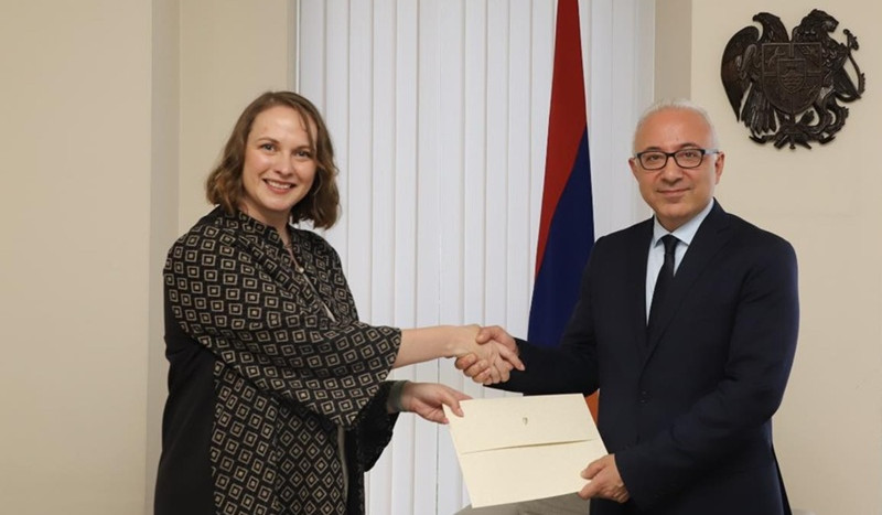 ՀՀ ԱԳ փոխնախարարն Իռլանդիայի նորանշանակ դեսպանին ներկայացրել է ՀՀ կառավարության կողմից մշակված «Խաղաղության խաչմերուկ» նախագիծը