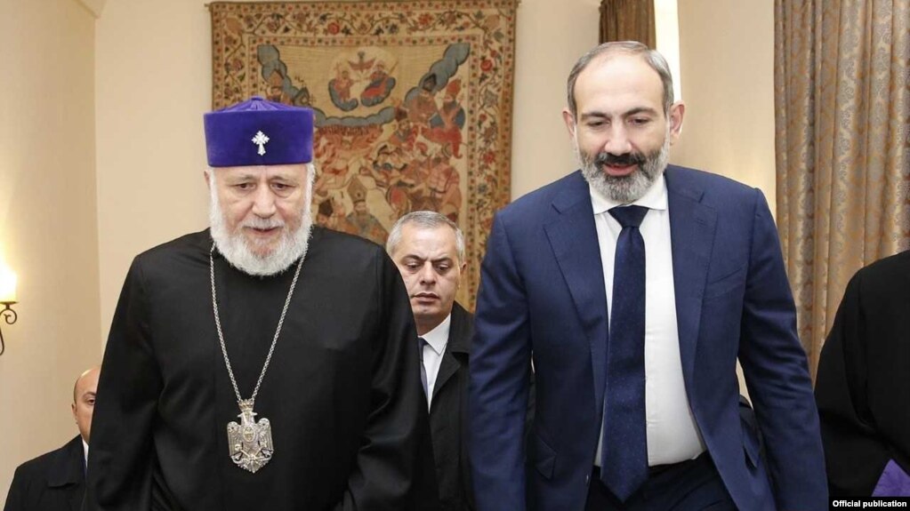 Գարեգին Բ կաթողիկոսը կոչեր է հնչեցնում վարչապետ Փաշինյանի հրաժարականի մասին. Պետդեպի զեկույցը