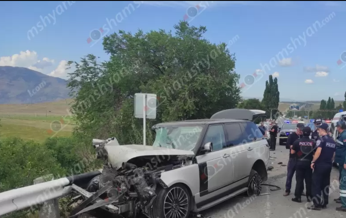 Երևան-Սևան ավտոճանապարհին բախվել են «Range Rover»-ն ու «ԶԻԼ» ավտոցիստեռնը. կան տուժածներ (լուսանկարներ)
